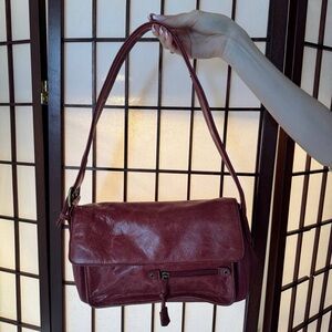 Classic Leather Shoulder Bag in Burgundy